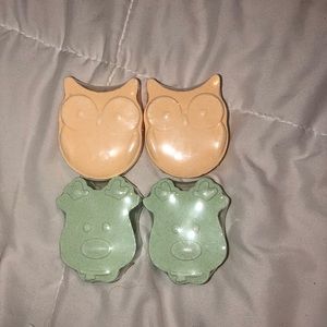 4 bath bombs from The Body Shop